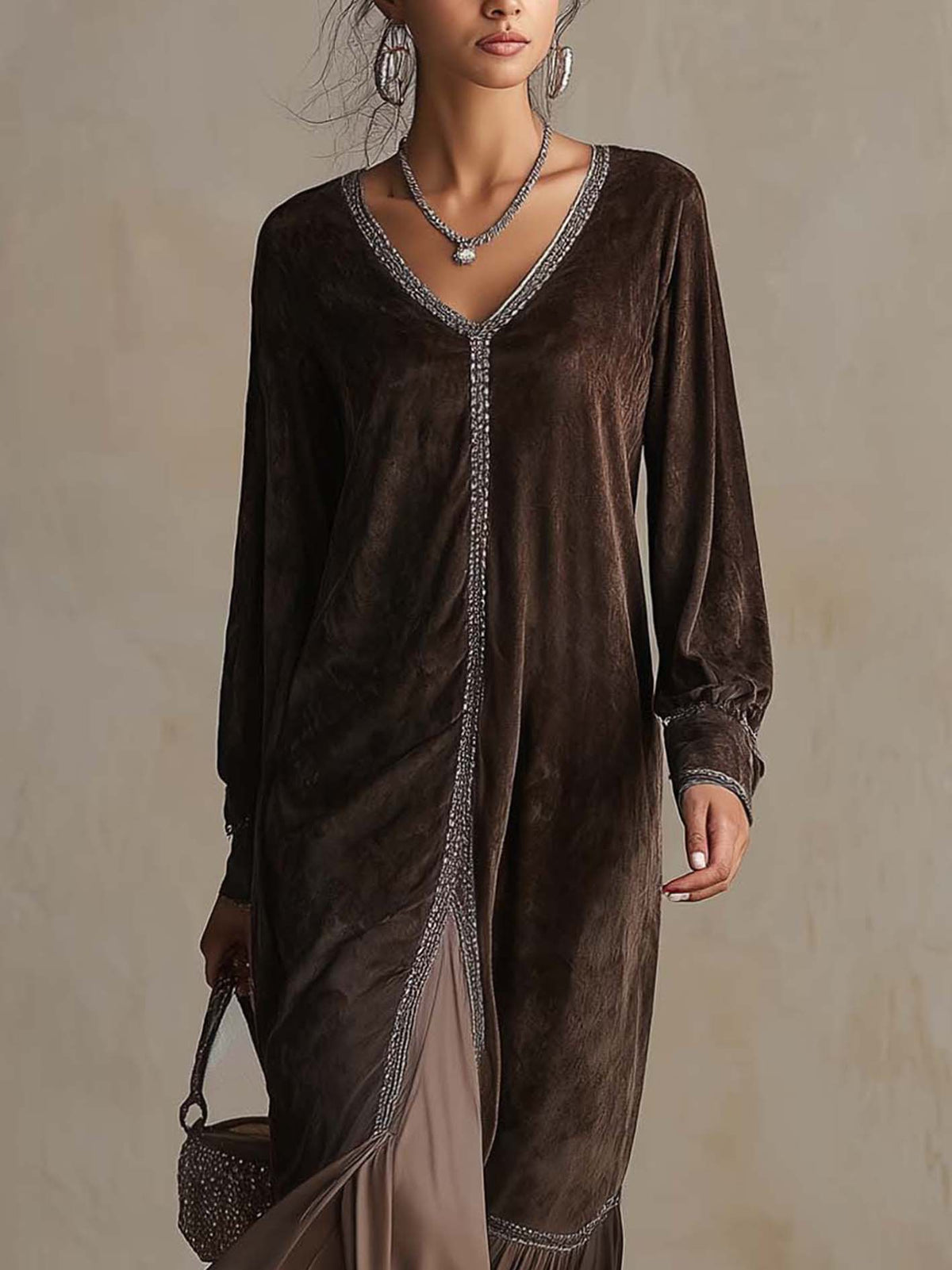 Teresa | Vestito midi svasato in suede sintetico con scollo a V e dettaglio di rifinitura