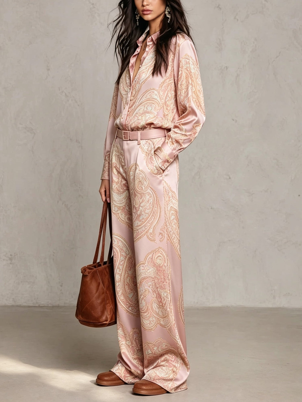 Doriana | Completo di Camicia a Maniche Lunghe in Satin con Stampa Paisley Borgogna-Porpora e Pantaloni a Gamba Larga