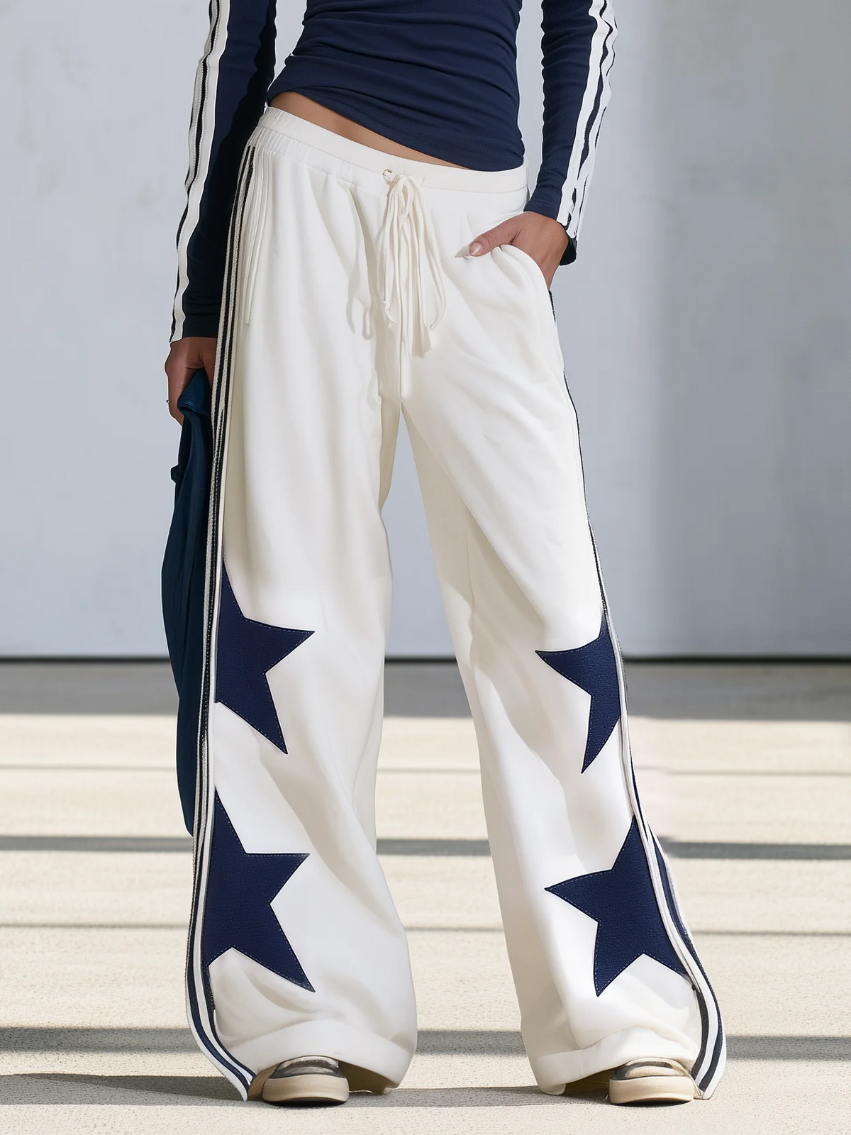 Claudia | Completo di top a manica lunga con stampa di stelle blu navy e pantaloni a gamba larga