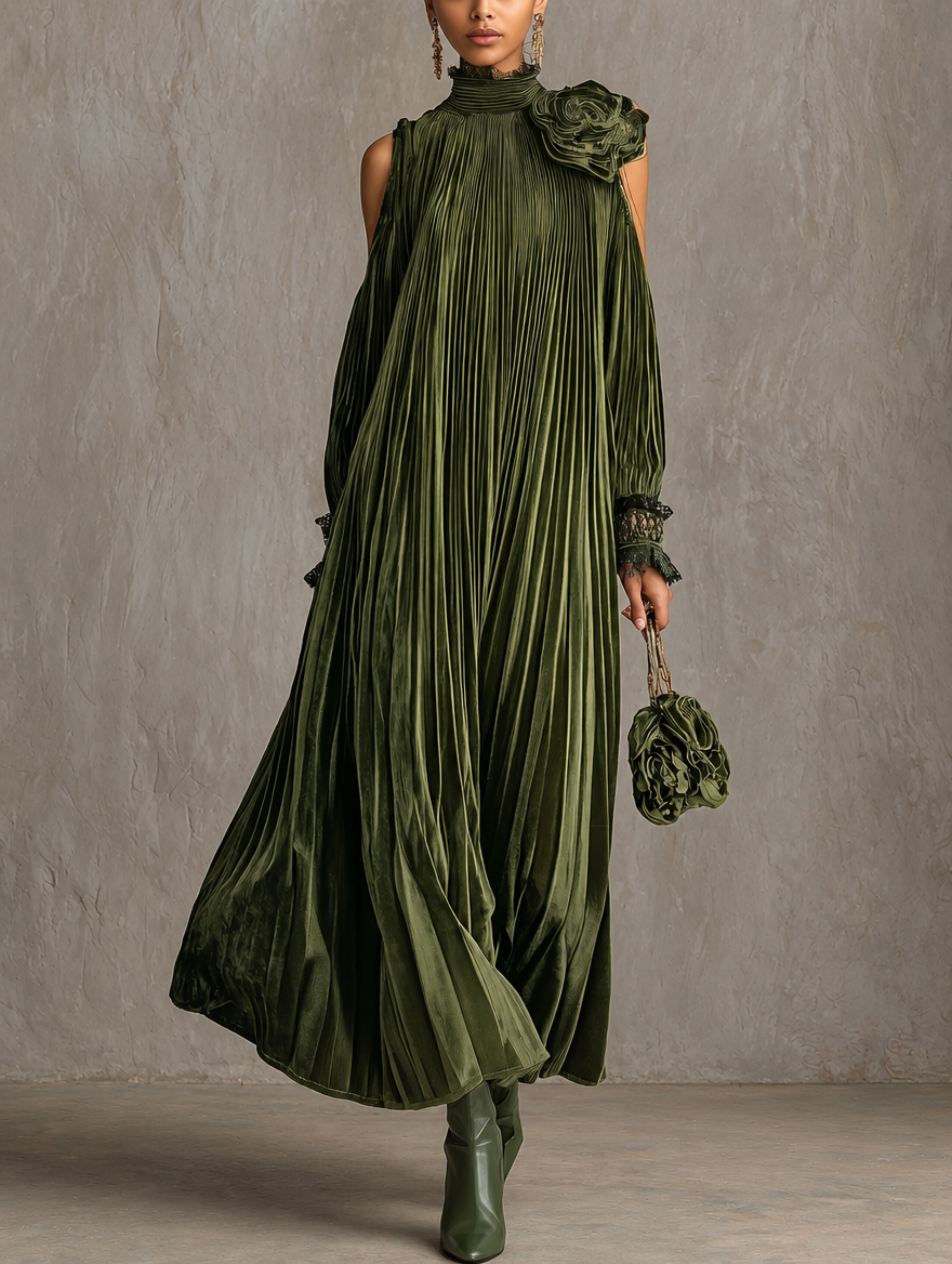 Rosa | Vestito lungo plissettato verde oliva con dettaglio floreale sulla spalla